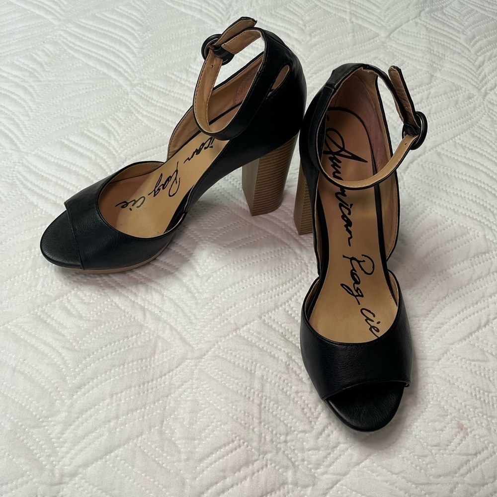 American Rag Aretha Women’s Black Leather Platform Sandal Pumps. Size 8